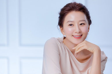 배우 김희애 나이 학력 남편 이찬진 아들 근황 출연작 프로필 총정리