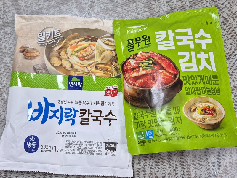 플레이브 요리 손민수하기  : 은호 추천 음식 (면사랑 바지락칼국수 밀키트, 풀무원 칼국수 ....