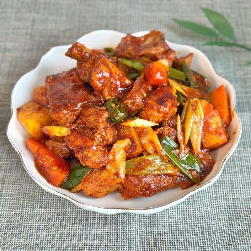 "뼈가 쏙" 매운돼지갈비찜 레시피, 황금 양념 비율로 만드는법