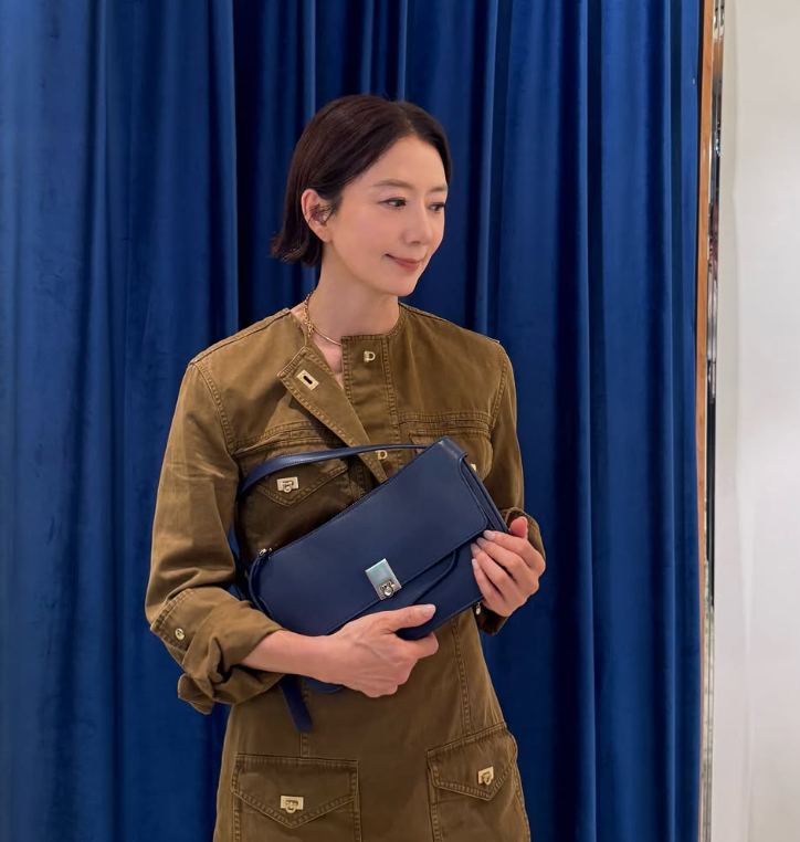 59세 김희애 하객룩,왜 우아해 보일까?2026 50대 결혼식 코디 5가지 공식