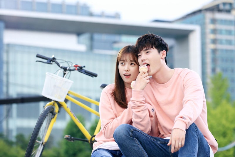 "만화 속 남주와 연애한다고?" 설정 하나로 시청자를 끌어당긴 이종석 한효주 드라마