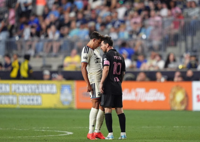 "축구의 신이 상대 뒤통수를?" 메시 MLS 경기 중 감정 폭발로 징계위원회 벌금 처분