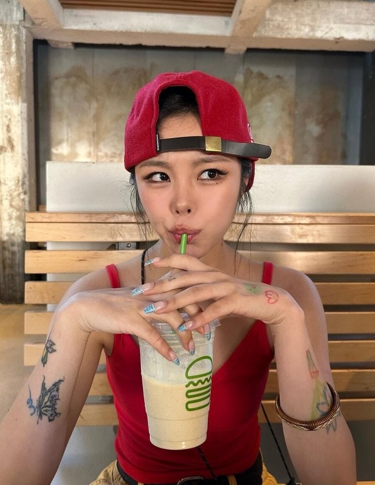 11년 만에 벗겨진 휘인의 타투, 팬들이 입을 다물지 못하는 이유