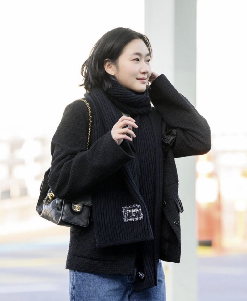 김고은 청바지에 든 가방 뭐길래? 미니 샤넬백