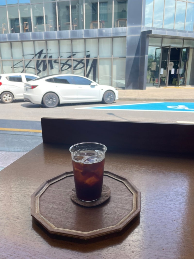 제주 탑동 카페 디앤디파트먼트 : 1층 d 카페에서의 휴식