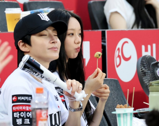 "Are They Really Dating?" Hwang In-youp Reveals the Truth About His Baseball Date with Hyeri