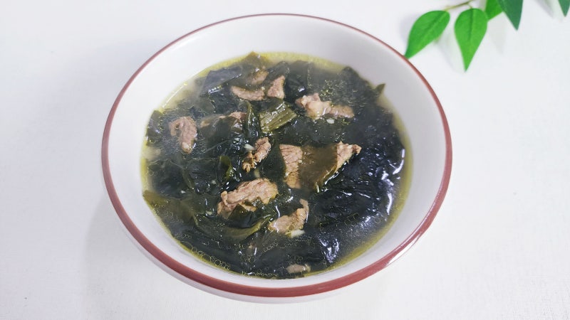 소고기 미역국 맛있게 끓이는방법 양지 소고기 부위 재료 생일 미역국 레시피
