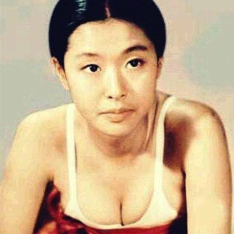 지금은 친근한 배우인데…첫 영화가 무려 ‘96 뽕’이었다, 파격적인 데뷔한 여배우