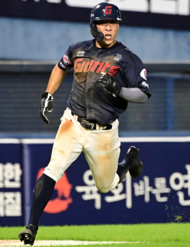 "김동혁 승리의 부적 제대로 통했네요 징계 아픔 딛고 롯데 5연승 중심에 선 반전 스토리 놀....