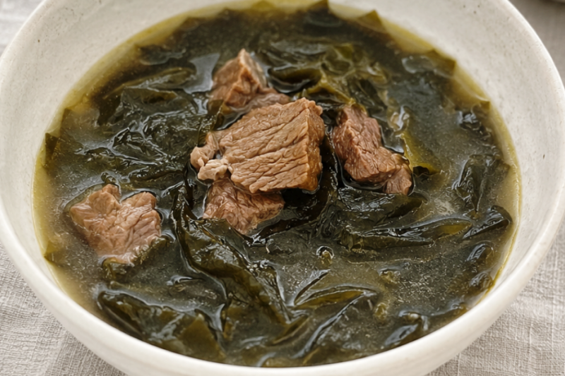 미역국 끓이는법, 오래 끓여도 밍밍하다면? 식당처럼 진하게 끓이는 방법