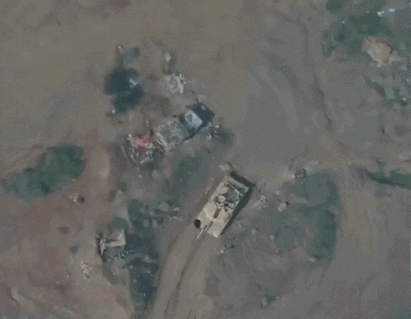 [기갑] 후티 반군의 라줌(Rajum) 헥사콥터 드론에 격파되는 사우디군의 M1A2S 에이브람스 전차