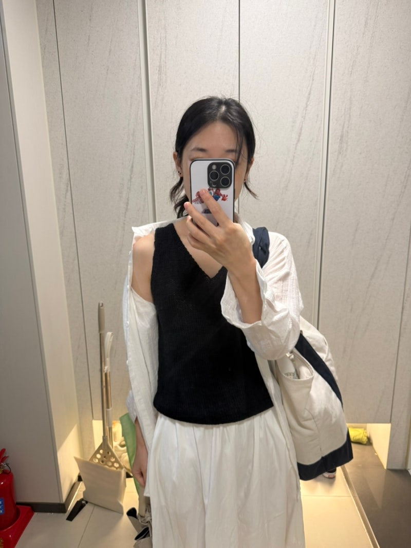 지그재그 엘쏘오르 페이퍼 브이넥 루즈핏 슬리브리스 여름 니트나시 예쁘게 코디하기