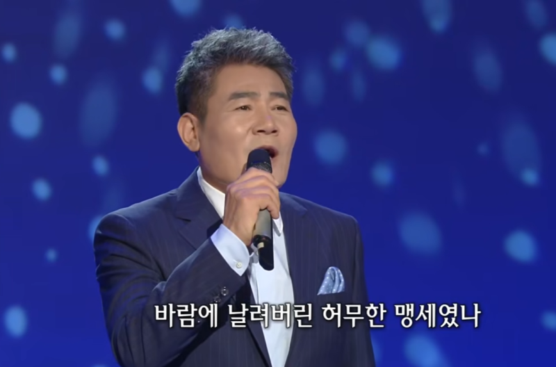 안동역을 배경으로 눈 속에서 연인을 기다리는 간절함을 담은 진성 안동역에서