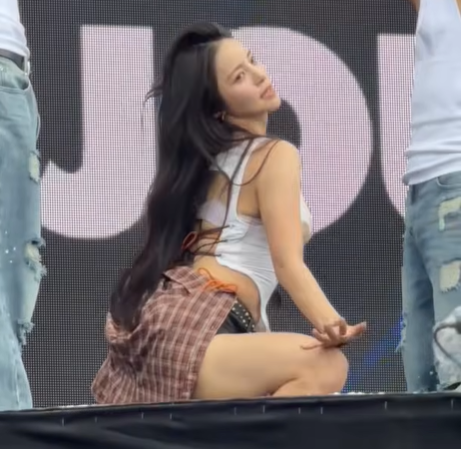 <b>워터밤</b> 왜 나오냐더니? 브브걸 탈퇴 유정 무대 찢은 반전 피지컬 직....