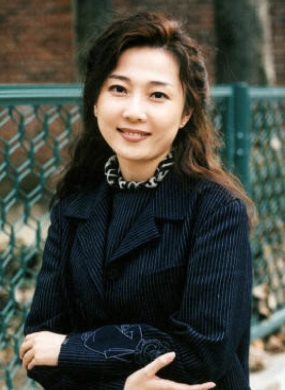 "결혼식에서도 아빠 손 거부" 16살부터 가족 먹여 살렸다는 여배우
