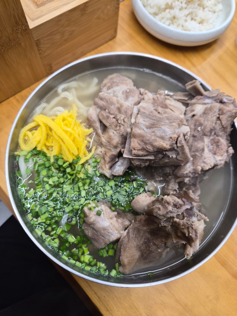 [부산 온천천 맛집 리뷰] 칼국수 팔아 1년만에 확장이전한, 대봉뼈칼국수