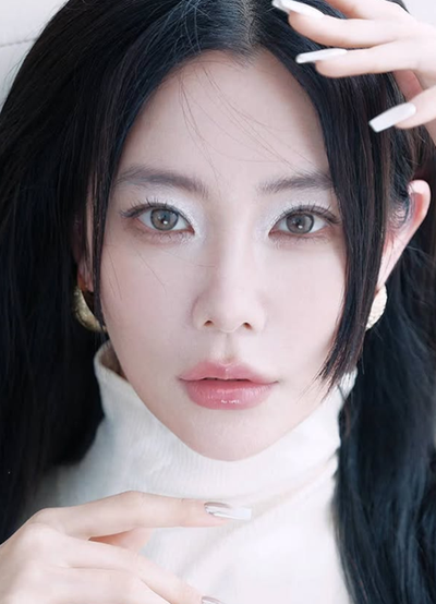 결혼 6년 만에 이혼한 클라라, 최근 공개한 사진에서 확 달라진 분위기