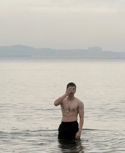 군대 간 강다니엘 맞아? 상의 벗자 확 달라진 몸에 시선 집중
