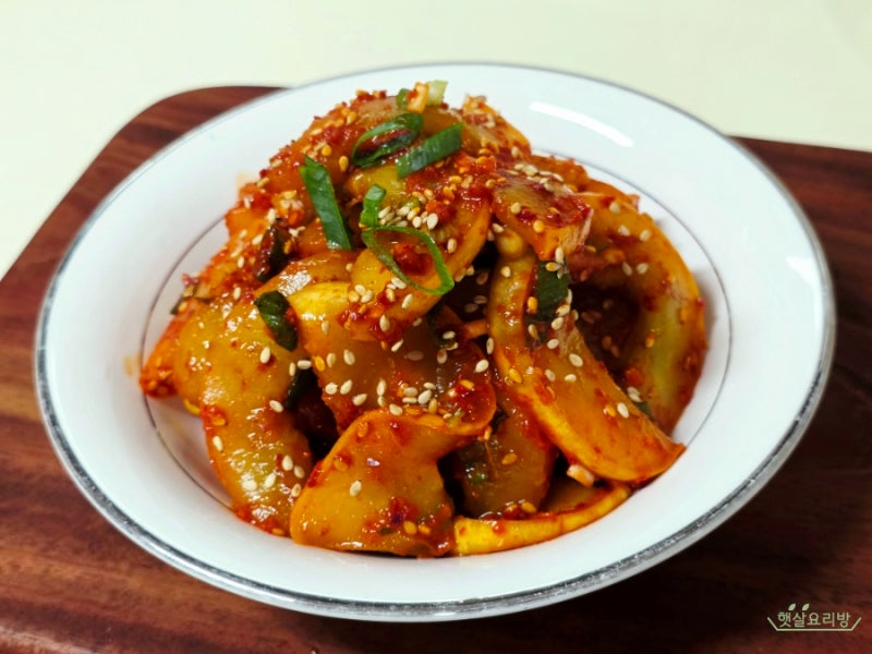 노각무침 만드는법 물 안 생기게 아삭한 늙은오이 무침 레시피