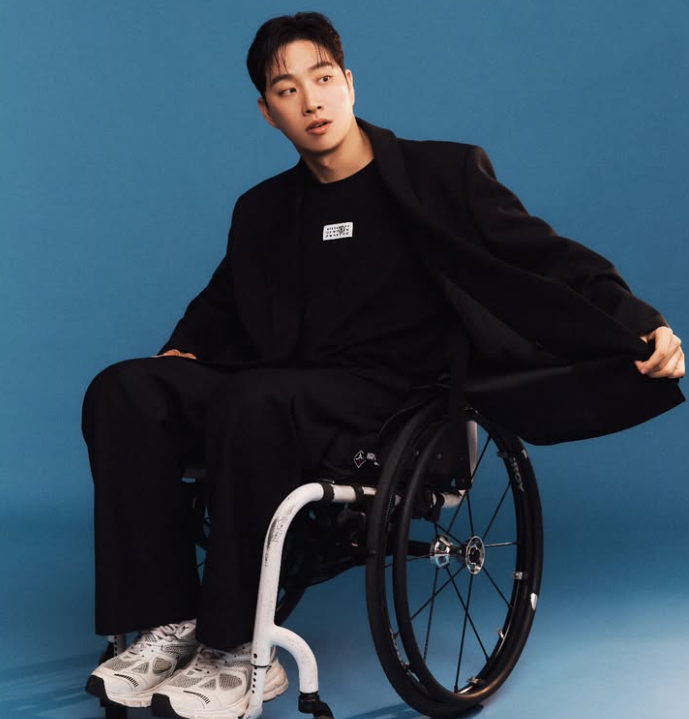 "도와준 공익 박제 무서워 돕겠나?" '<b>박위</b>' <b>낙상사고</b> CCTV 공개 논란 ....