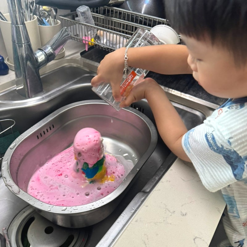 [엄마표 과학놀이] 찰흙과 베이킹소다 식초로 초간단 화산폭발놀이! (준비물·뒷정리 꿀팁)