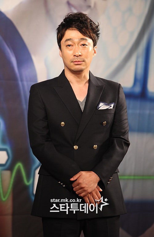 쪽방서 배고파 울던 무명 배우, 25년 만에 첫 원톱…백상 두 번 받은 이성민