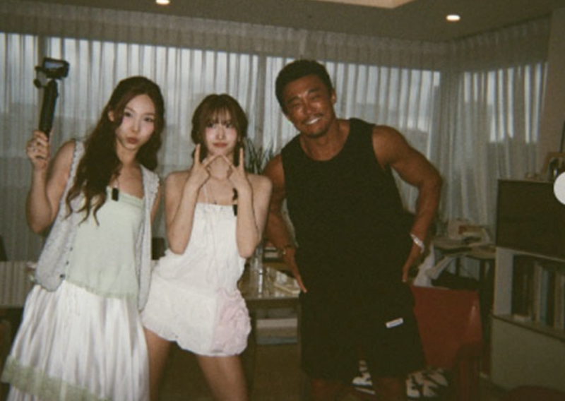 'It's Not Like Being with Girls, They're Like Younger Brothers!' TWICE's Nayeon and Momo Make a Surprise Visit to Choo Sung-hoon's House for a Tokyo Drinking Session