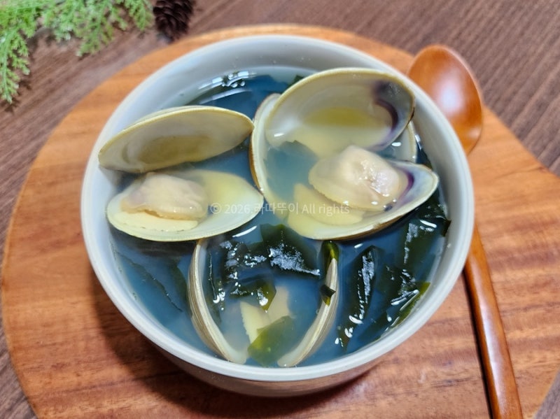 백합 미역국 끓이는 법 뽀얀 국물이 예술 짧은 시간에 깊은 맛 내는 방법