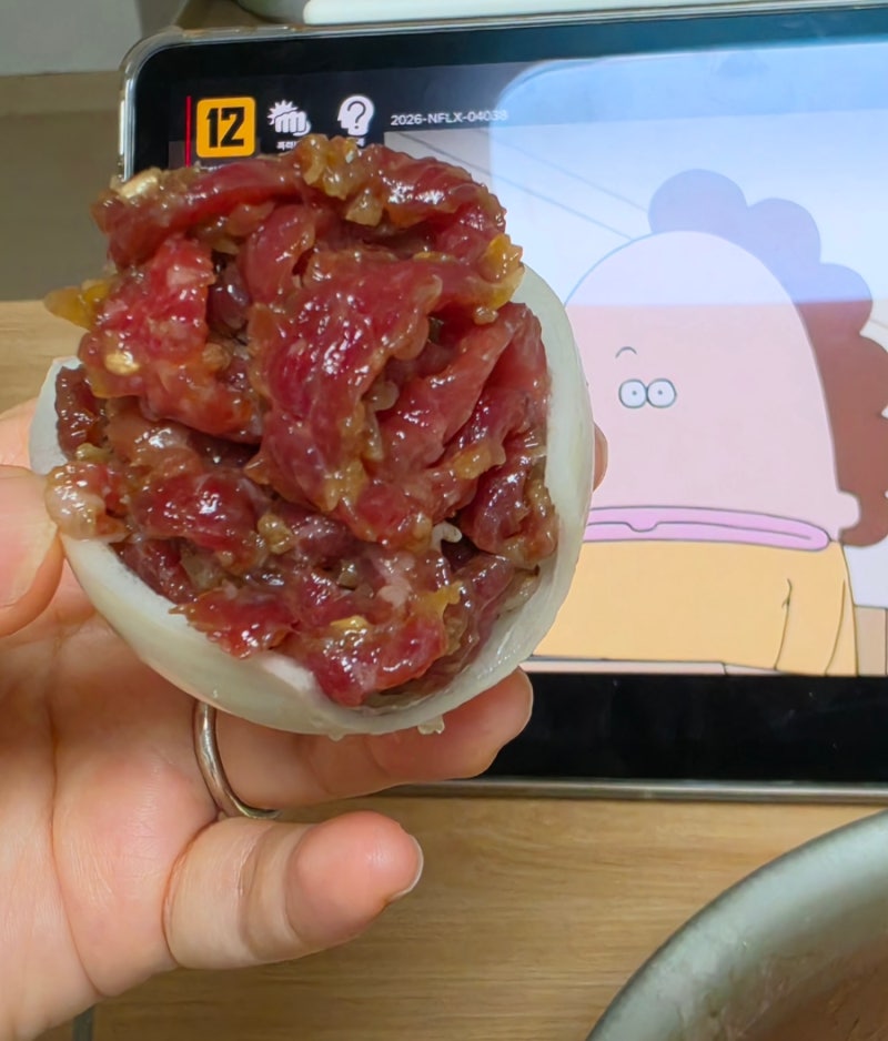 육회 레시피 초간단 3분 완성! 양파쌈 곁들여 먹어본 집에서 육회 만들기