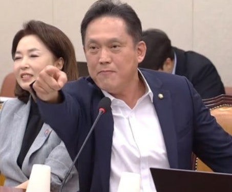 부장판사·방통위 직대 거쳐 국회 입성한 김태규 프로필, 이재명 축하난 메모부터 법사위 설....