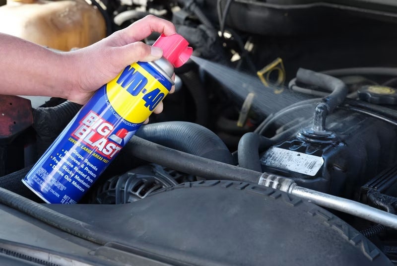 파란 캔 'WD-40' 이름에 숨겨진 반전... 우주 로켓 닦던 스프레이, 어떻게 전 세계 가정 필수품....