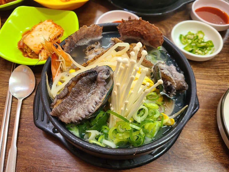 속초 동명항 맛집 :: 속초 여행 코스 해녀 전복뚝배기