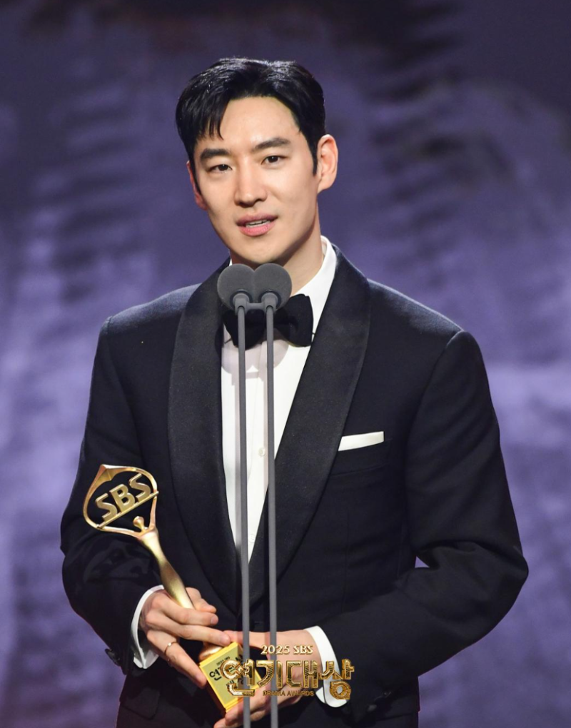 이제훈, ‘모범택시’ 김도기만 있는 줄 알았는데…15년 필모그래피가 놀라운 이유