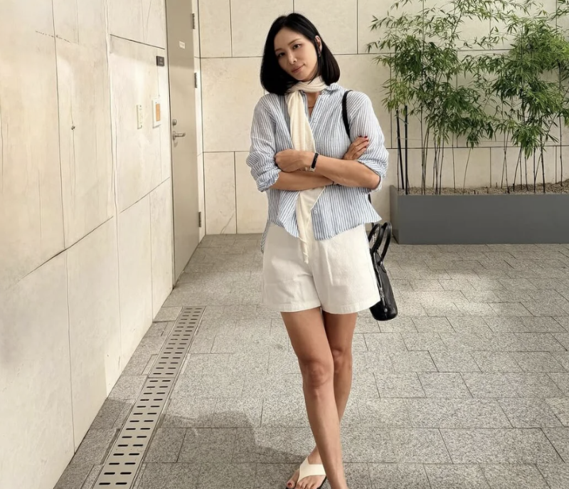 54세 고소영 샌들 코디 화제, 화이트 팬츠에 이렇게 신으니 다르네