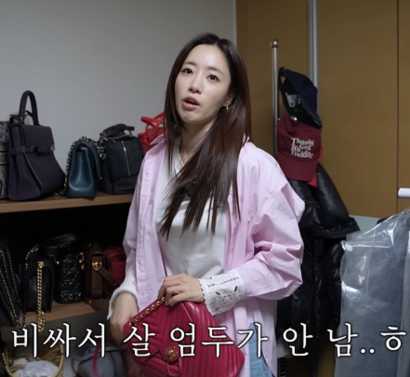 "이 샤넬 백팩이 300만원대?" 함은정이 공개한 핫핑크 가방 정체