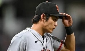 "돈값 못하는 게 이거였어"…이정후 수비에 한국 팬들 분노 폭발, "매 경기 같은 실수"
