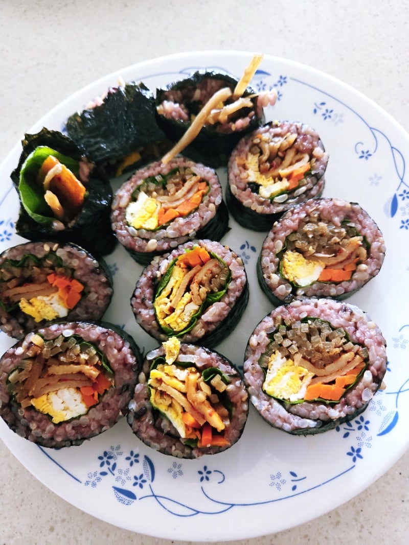 우엉 듬뿍! 매콤어묵 우엉김밥