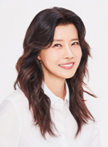 50대 배우의 새로운 전성기 ②] 50세 유선, 왜 지금 그의 연극이 뜨거운가... 에서 장진....