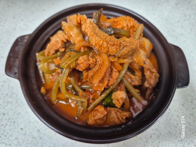 맵싹 고구마순 김치찌개