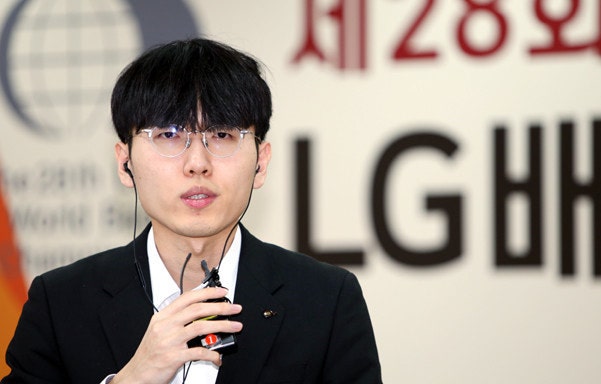 한국 바둑의 자존심 프로기사 신진서, 세계 1위 정상에 오르기까지의 발자취를 조명해봅니다....
