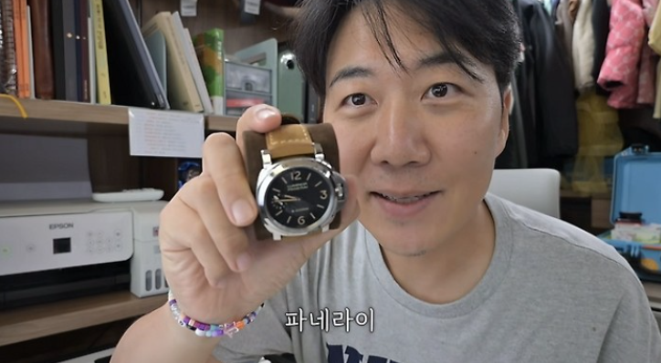 도경완, 장윤정이 사준 초고가 시계 자랑…손에 ‘가짜 손톱’까지 다는 이유