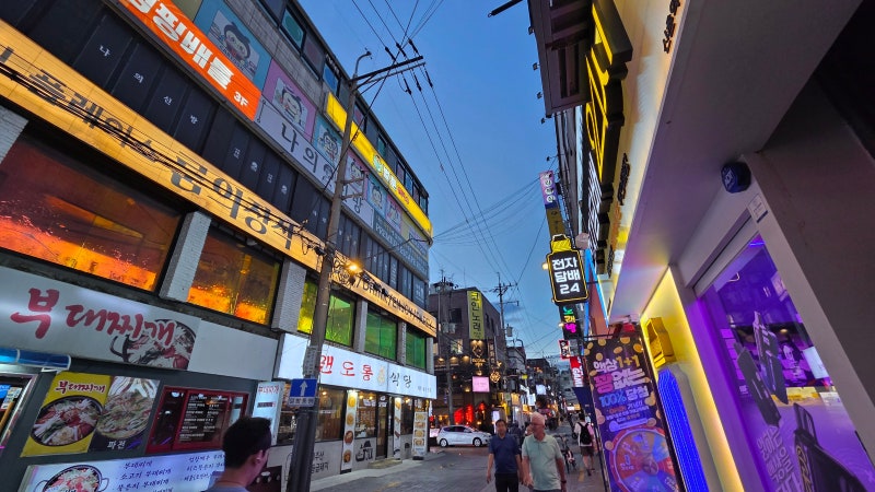 신촌, 커플끼리 데이트 하는데 뭐 할지 모를때 가기 좋은 벌툰 엔틱 신촌점 !