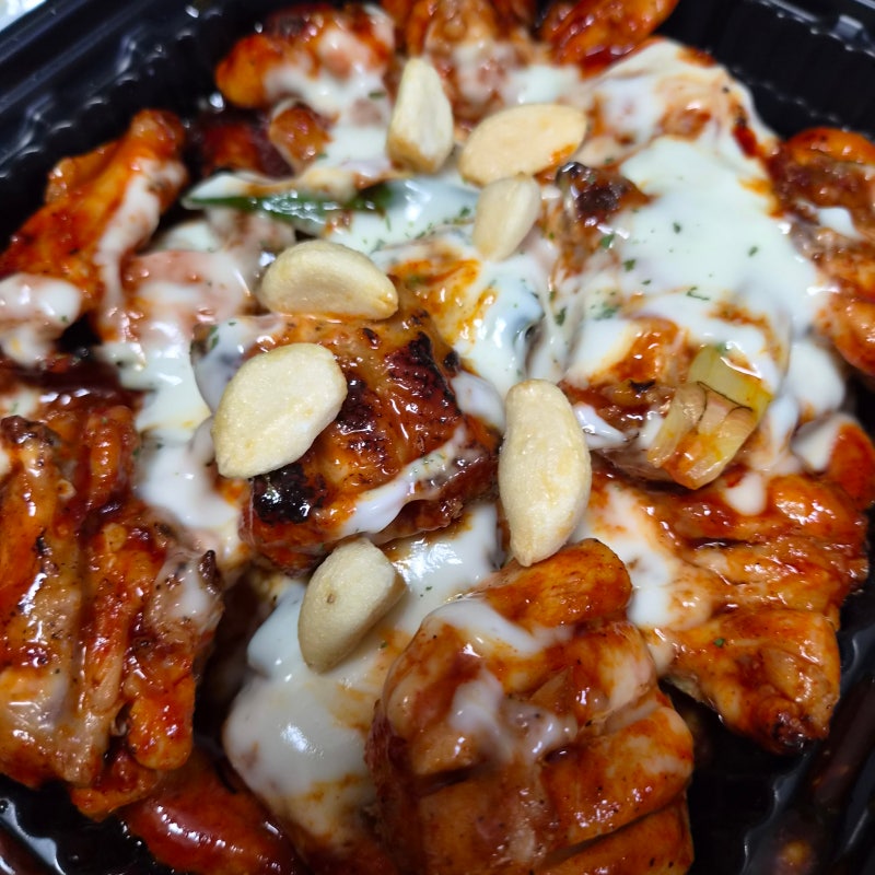 야식 추천! 기영이숯불두마리치킨 슈프림 & 돼지껍데기누들 조합