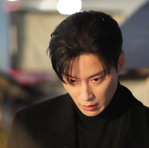 Who is Heo Nam-jun, who filled 2,700 seats after 7 years of debut and got emotional at his first fan meeting?