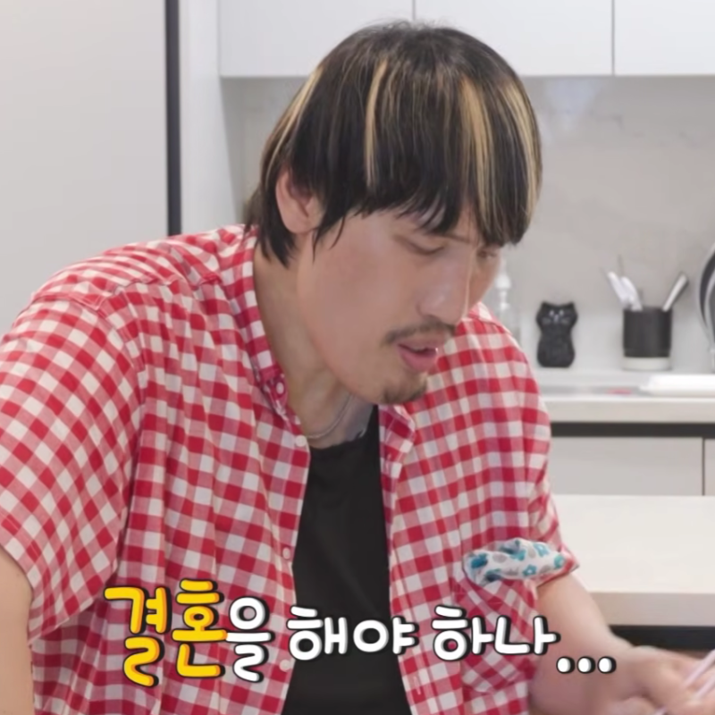 "결혼하고 싶다는 최홍만" 그런데 몸에 아직도 전 여자친구 흔적이 남아있다는데...