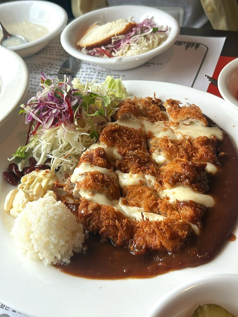 김제 이색 맛집 [ 풍차 ] 기차 안에서 먹는 경양식 ️ 치즈가 쭉쭉 이탈리아 돈까스 강추