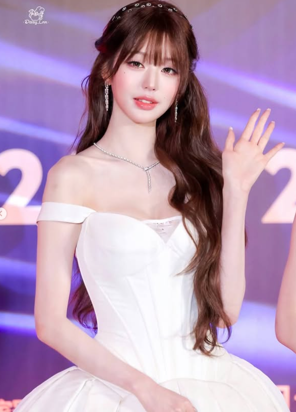 장원영 드레스 미쳤다.. 2억 불가리까지 묻혀버린 현실판 황녀 비주얼