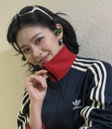 ITZY 센터 류진 프로필 l 본명부터 나이·키·MBTI·데뷔 이야기까지