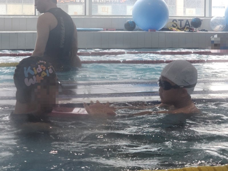 (내돈내산) 송도 어린이 수영장 키즈웨일 7살 아이 한 달 강습 만족 후기｜수영장 옮기고 만....