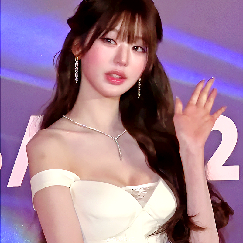 장원영 TIMA 레드카펫 드레스 “공주님 등장” 우월한 미모